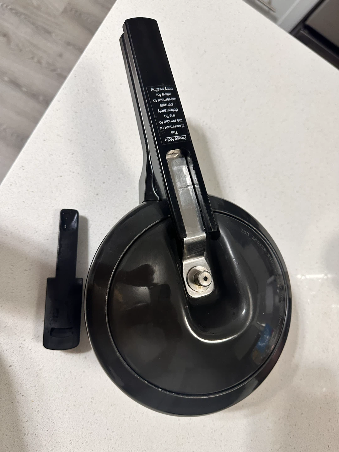 Futura Hard Anodized Pressure Cooker from Hawkins, 2.0-Litre - photo 3