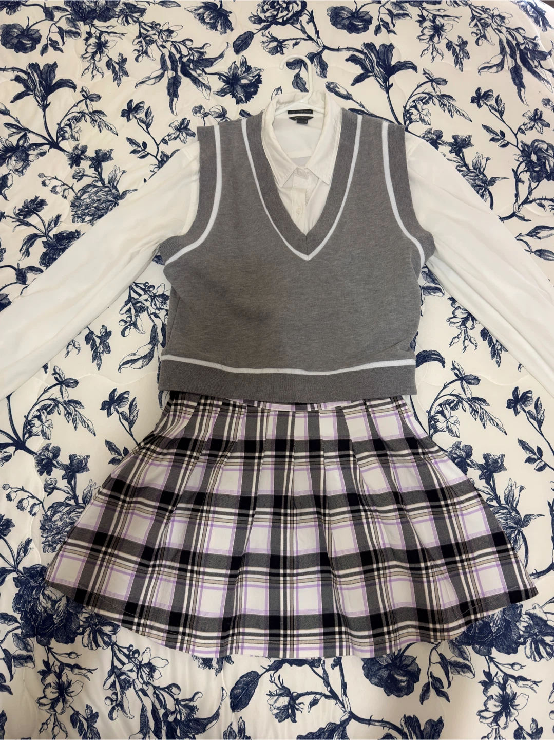 MULTIPLE PIECES Grey V-neck sweater vest and Skirt - photo 3