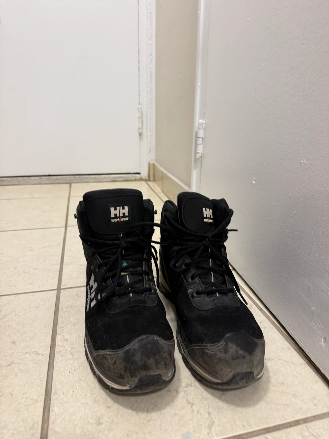 Helly Hansen Waterproof Safety Work Boots – Size 10.5 - photo 4
