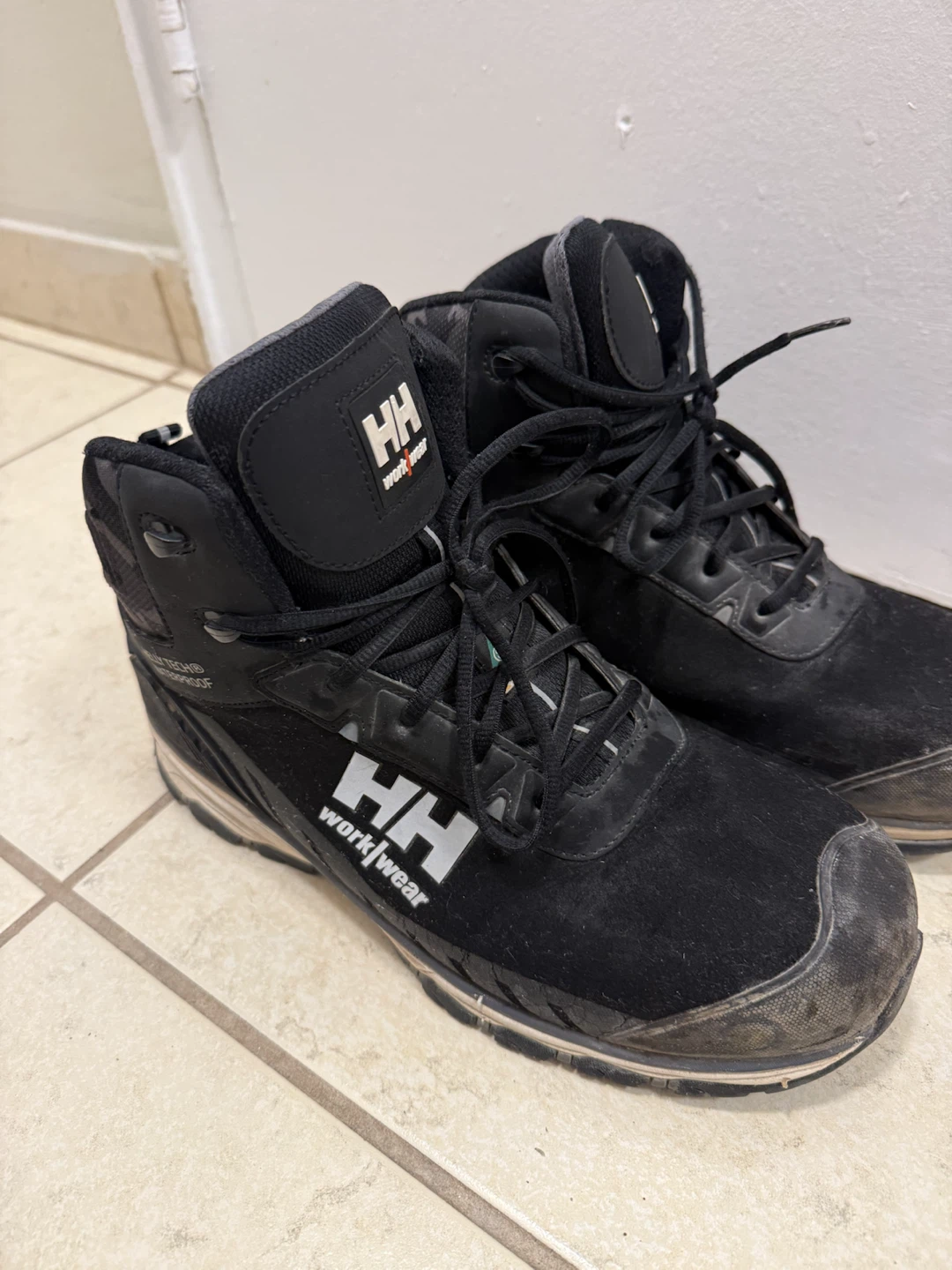 Helly Hansen Waterproof Safety Work Boots – Size 10.5 - photo 5