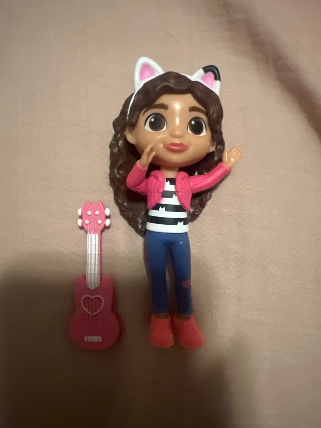 Gabby's Dollhouse Gabby Girl Doll with Guitar - photo 2