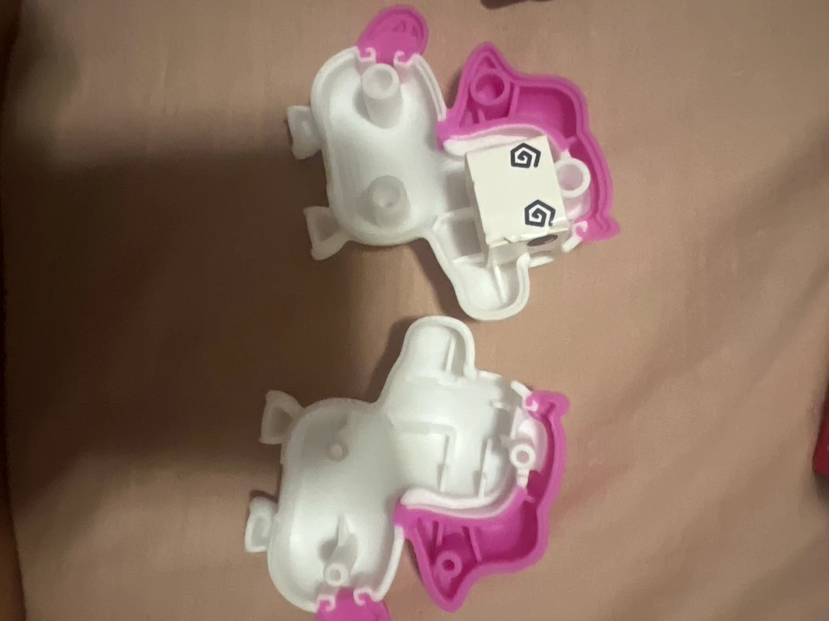 Adopt Me! Unicorn McDonald’s toy - photo 3