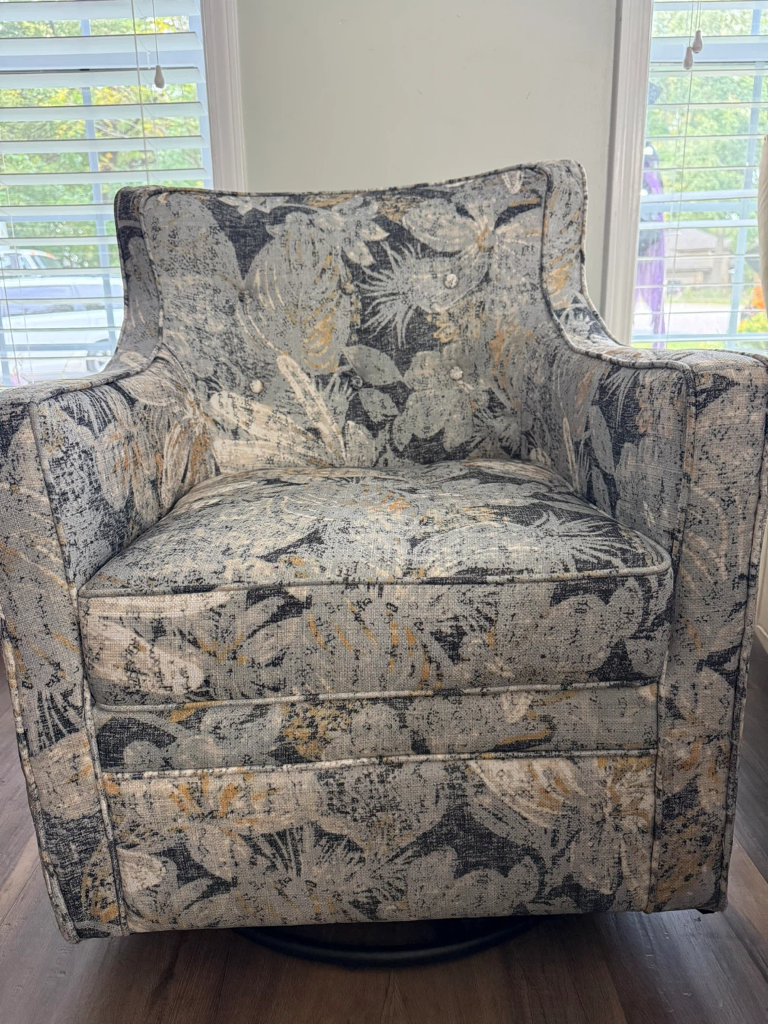 Floral Print Swivel Chair - photo 4