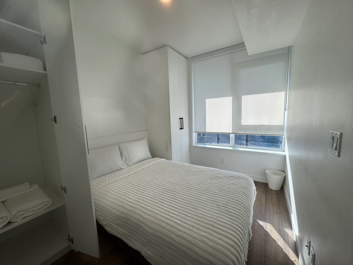 FURNISHED 1B/1BA MODERN CONDO- IN THE HEART OF SURREY CENTRAL - photo 4