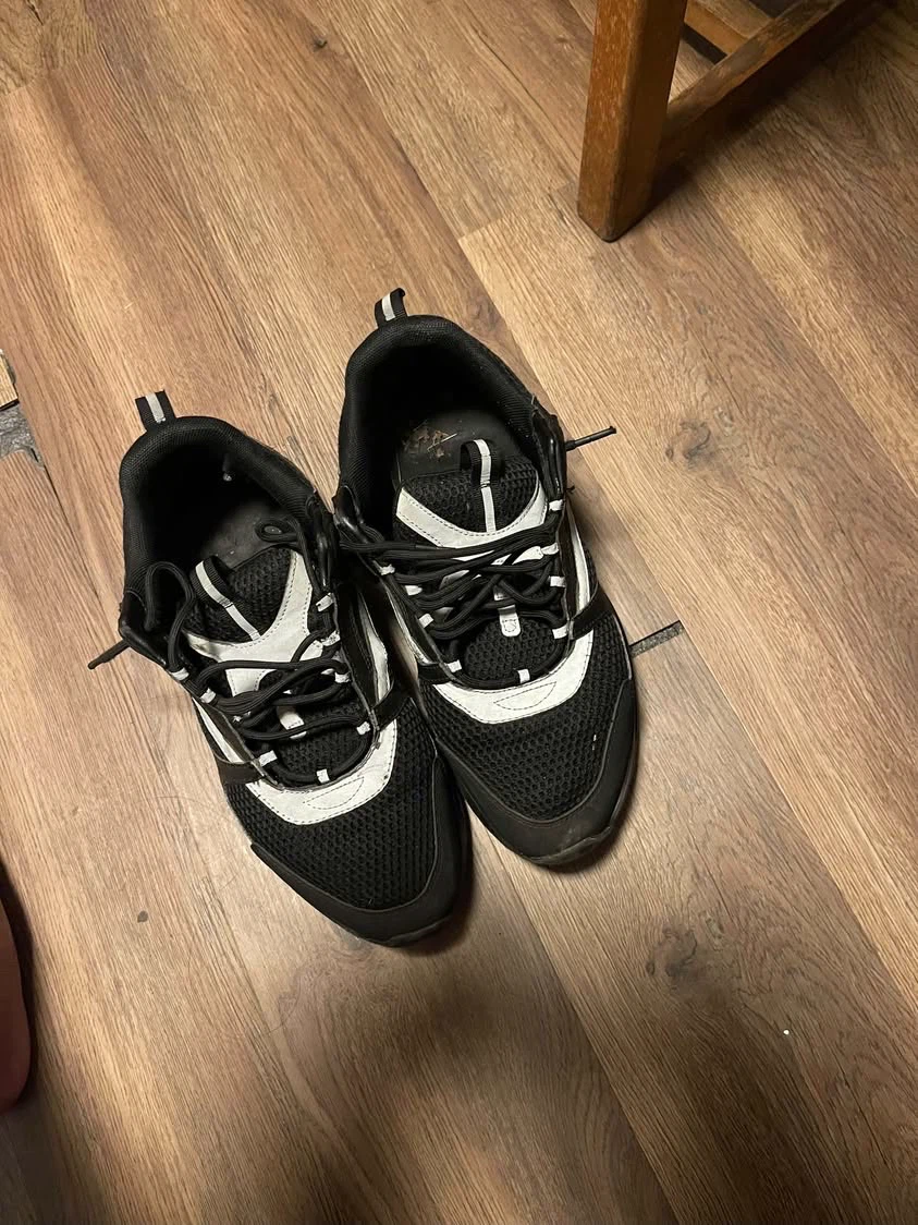 Black and white athletic runners - photo 3