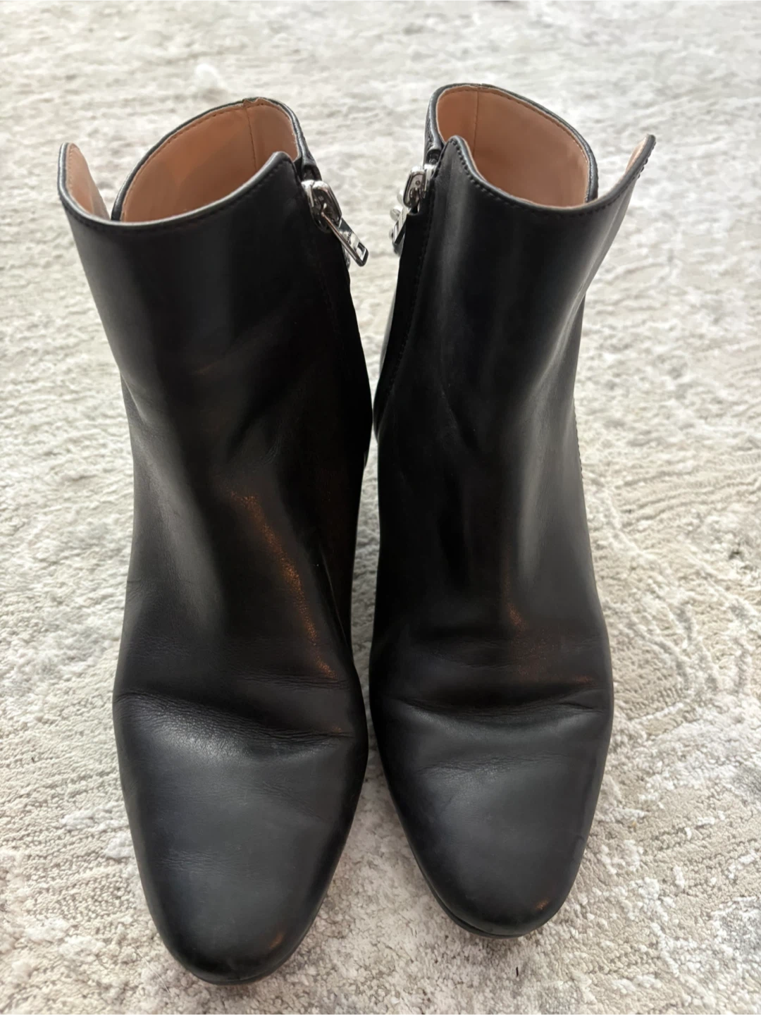Coach black leather ankle boots with chain detail - photo 2