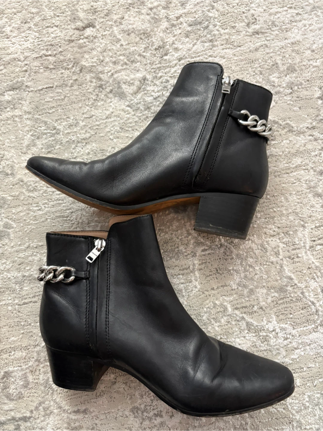 Coach black leather ankle boots with chain detail - photo 3
