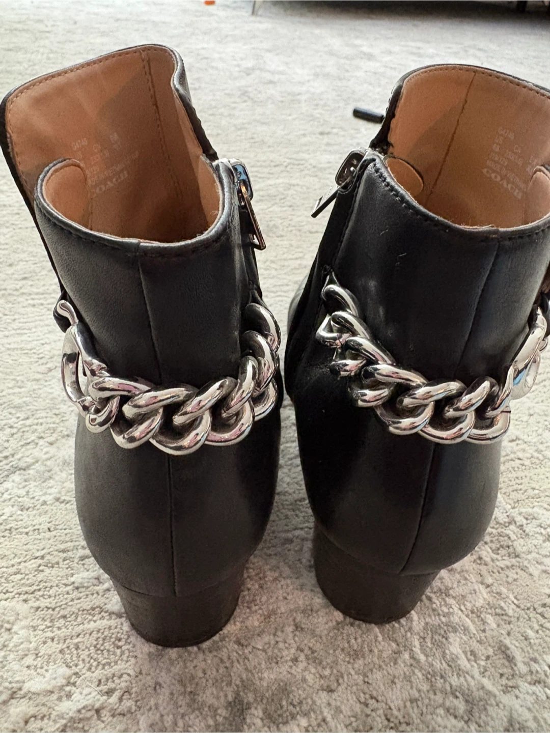 Coach black leather ankle boots with chain detail - photo 4