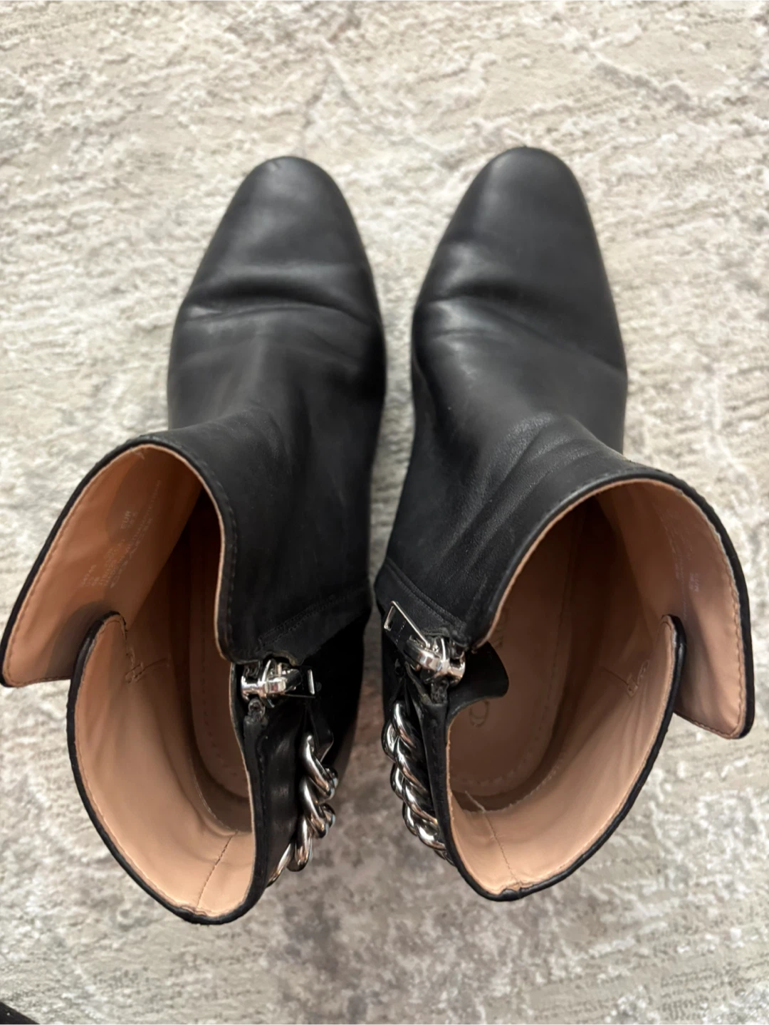 Coach black leather ankle boots with chain detail - photo 5