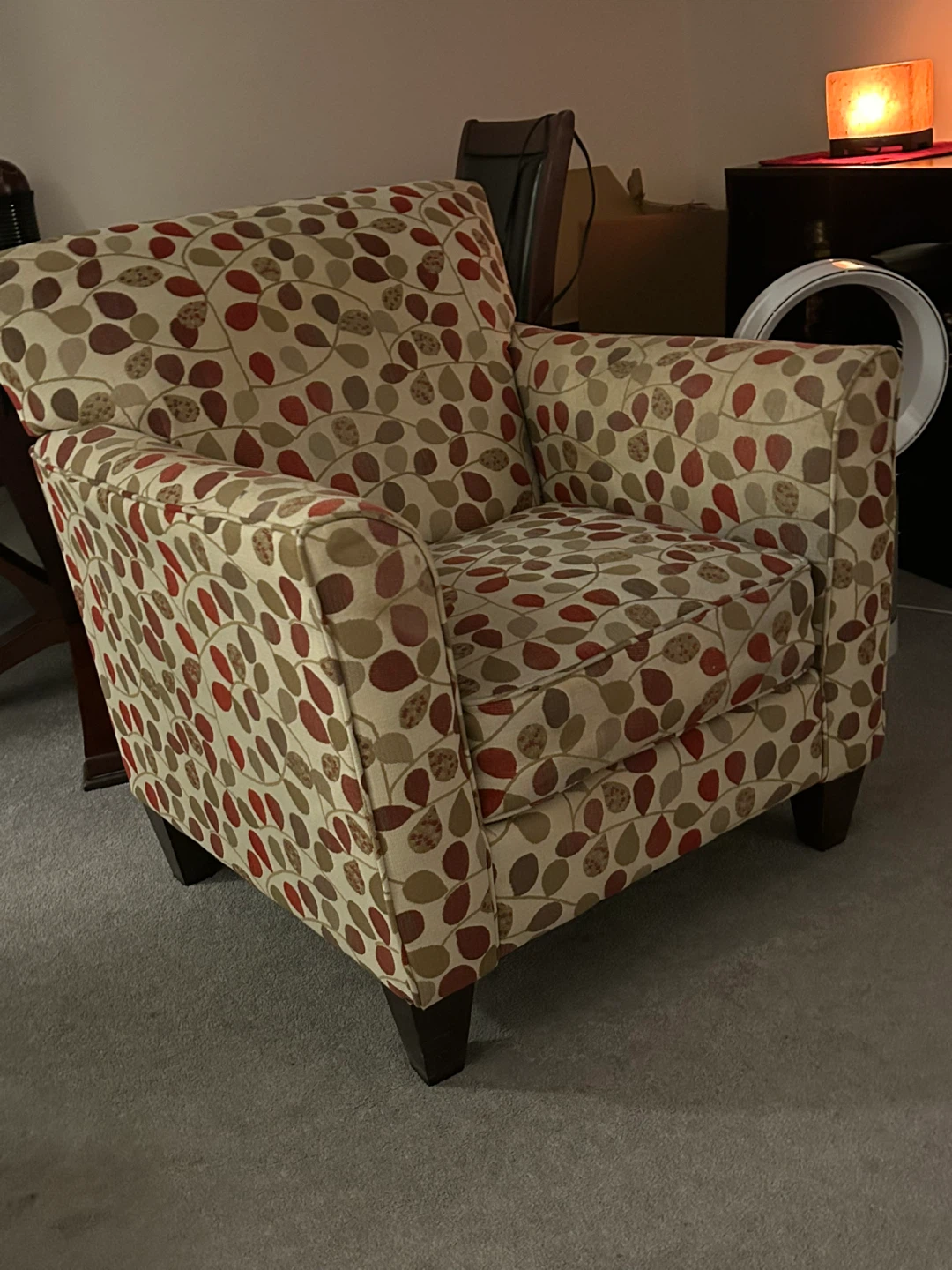 Armchair with leaf pattern