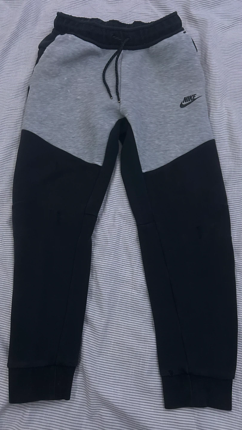 Nike Tech sweatpants kids large
