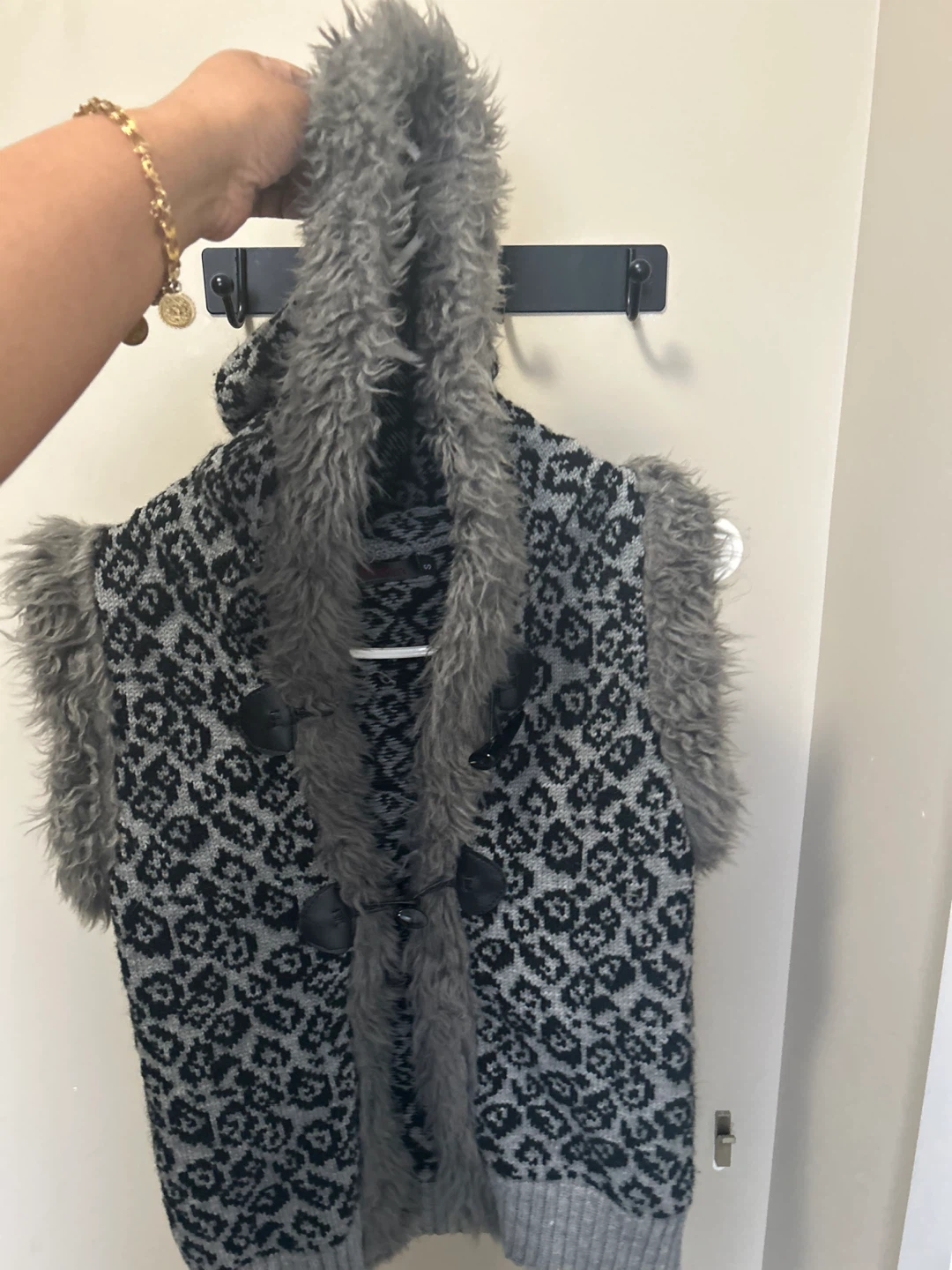 Palasan Leopard Print Faux Fur Vest - photo 2