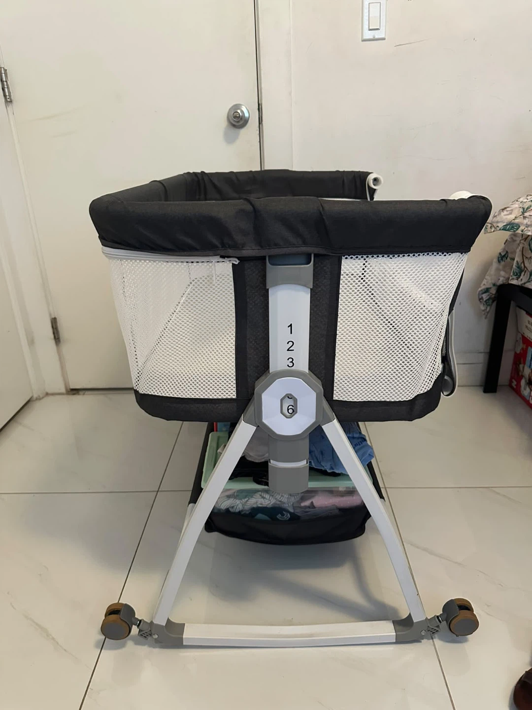 Adjustable Baby Bassinet Bedside Sleeper - photo 2
