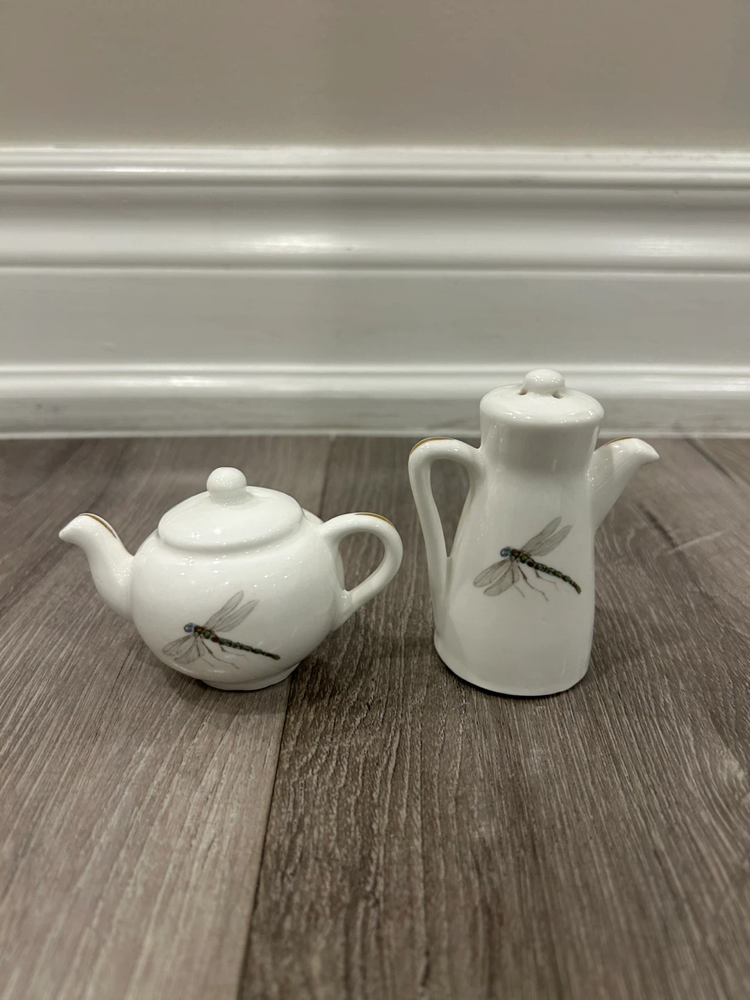 Mary Jane China England Teapot Salt and Pepper Shakers - photo 2