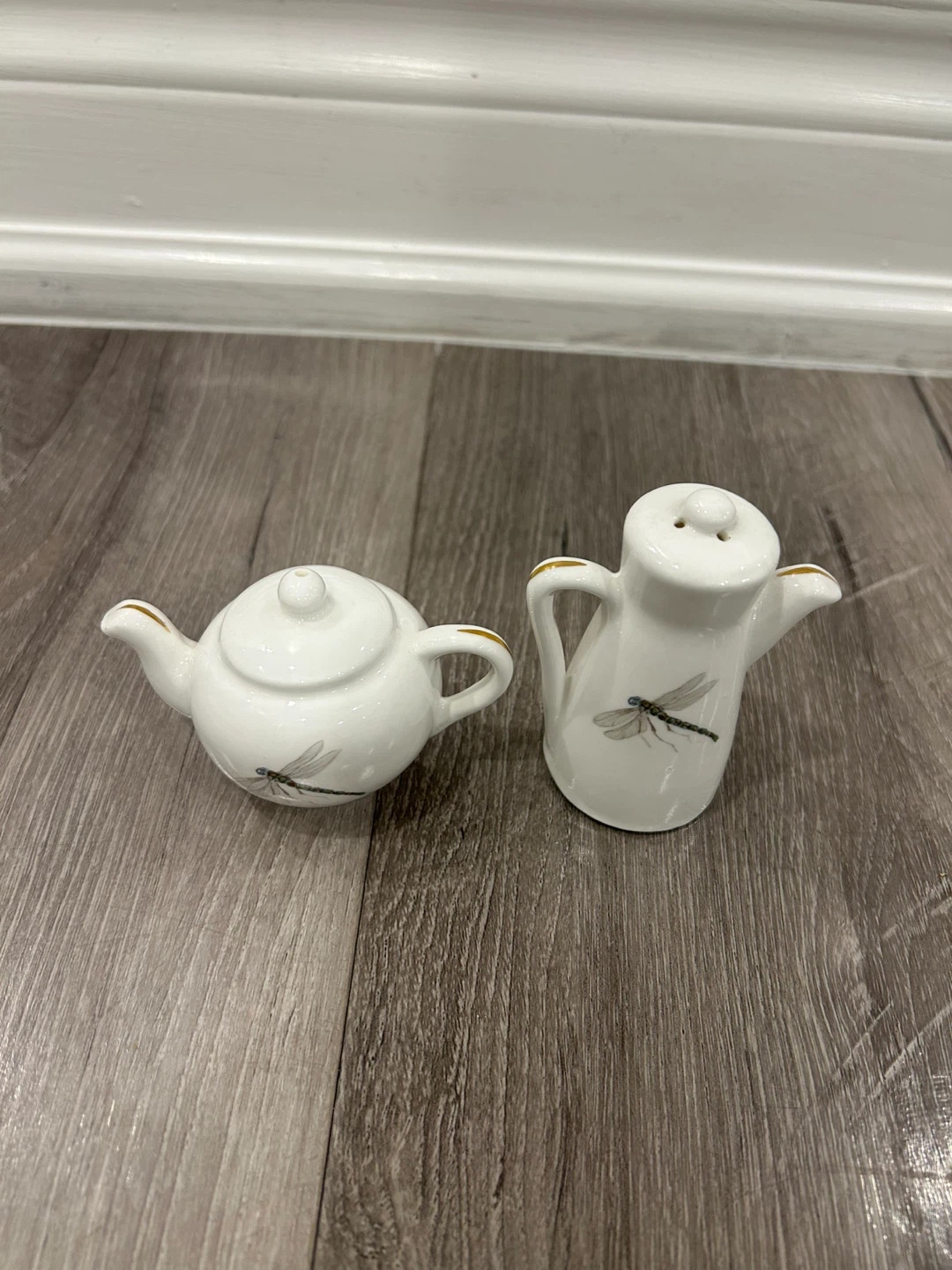 Mary Jane China England Teapot Salt and Pepper Shakers - photo 3