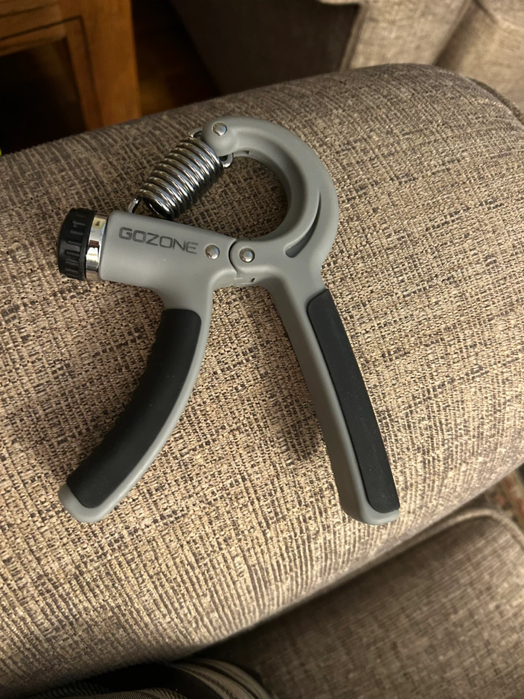 Gozone hand grip strengthener