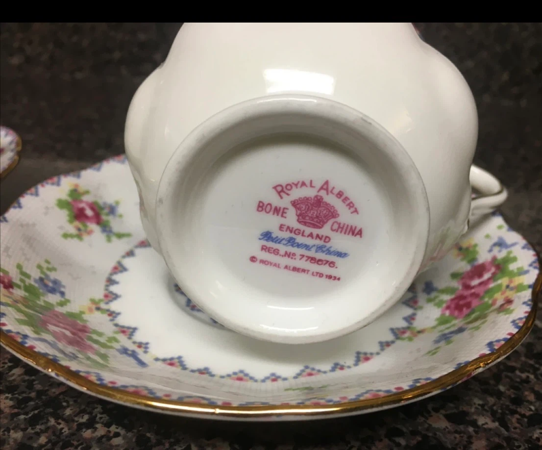 Two Royal Albert Petit Point Tea Cups and Saucers - photo 2