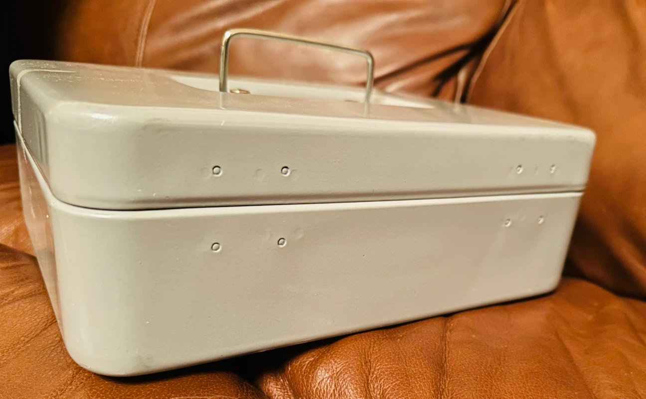 Gray Metal Cash Box with Key - photo 4