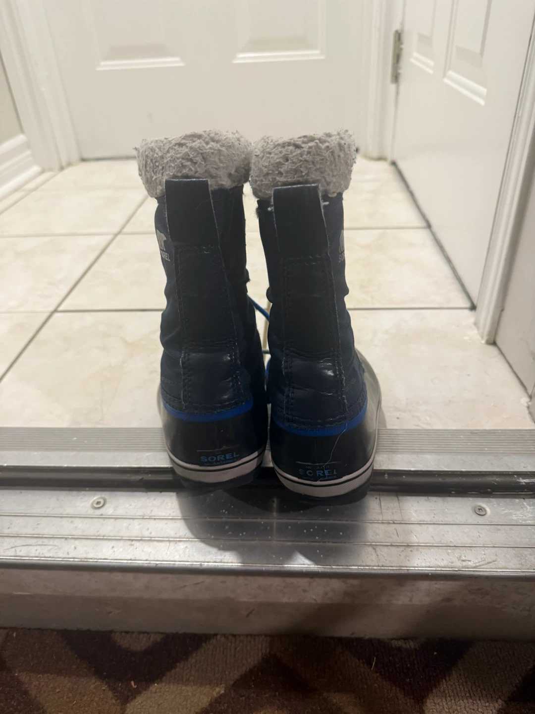 Sorel winter boots, size 5 - photo 3