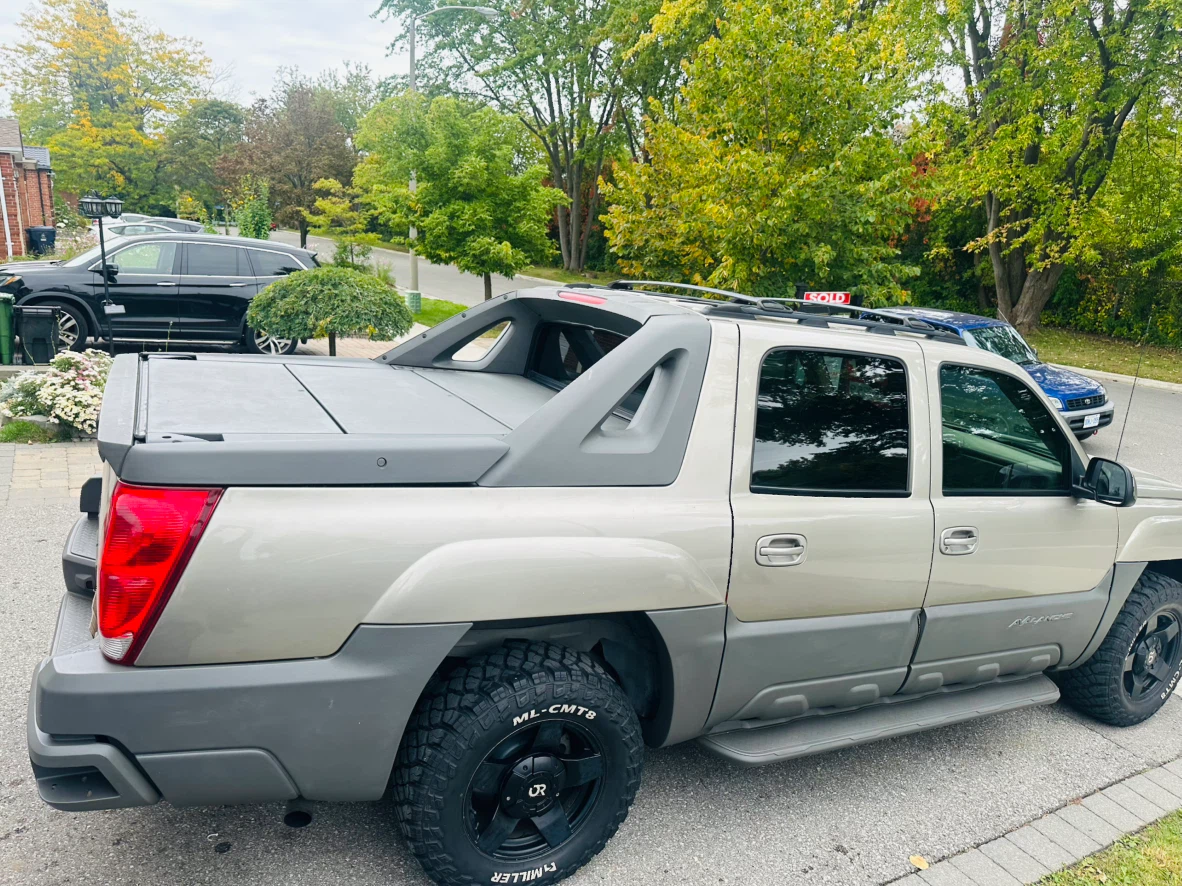 Chevrolet Avalanche Pickup Truck - photo 2