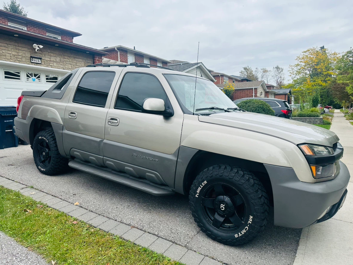Chevrolet Avalanche Pickup Truck - photo 3