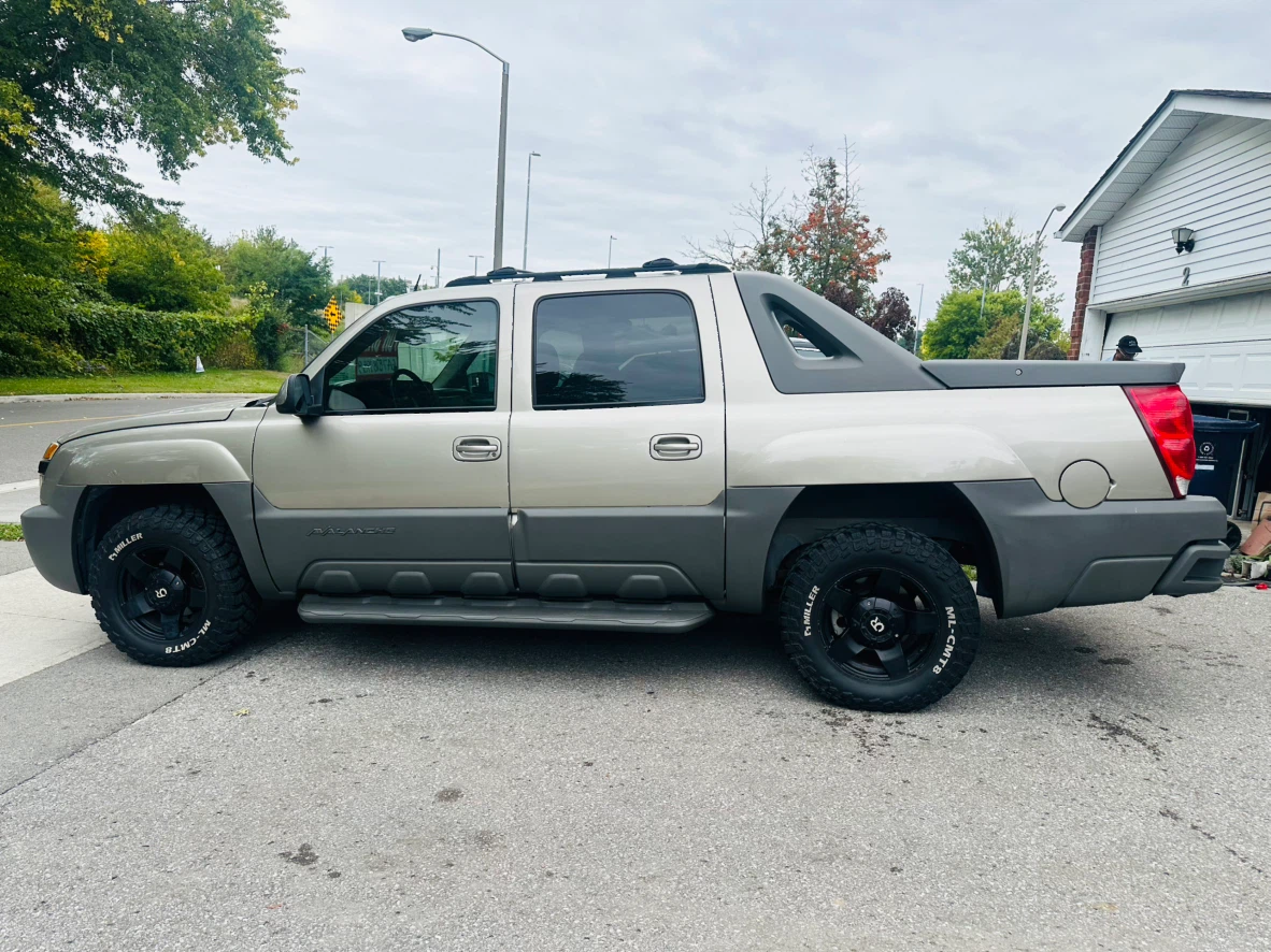 Chevrolet Avalanche Pickup Truck - photo 5