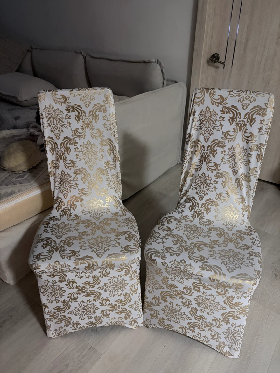 Set 2 two dinning chairs with stretchy chair covers