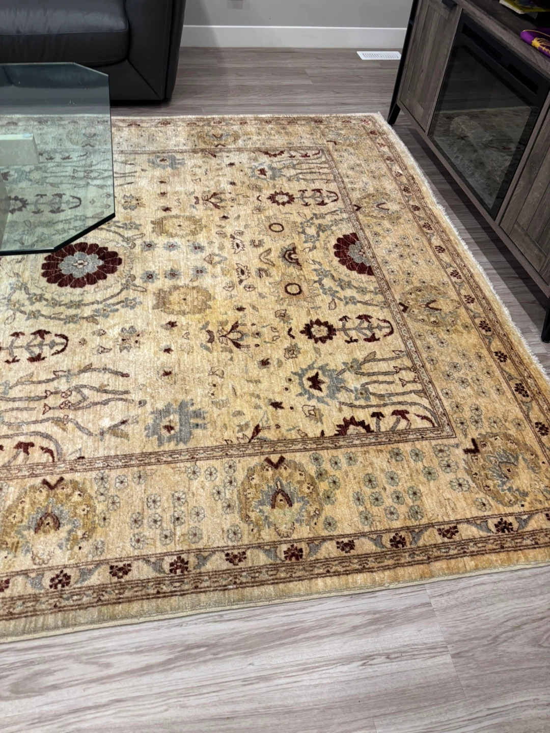 Traditional Persian-style area rug - photo 2