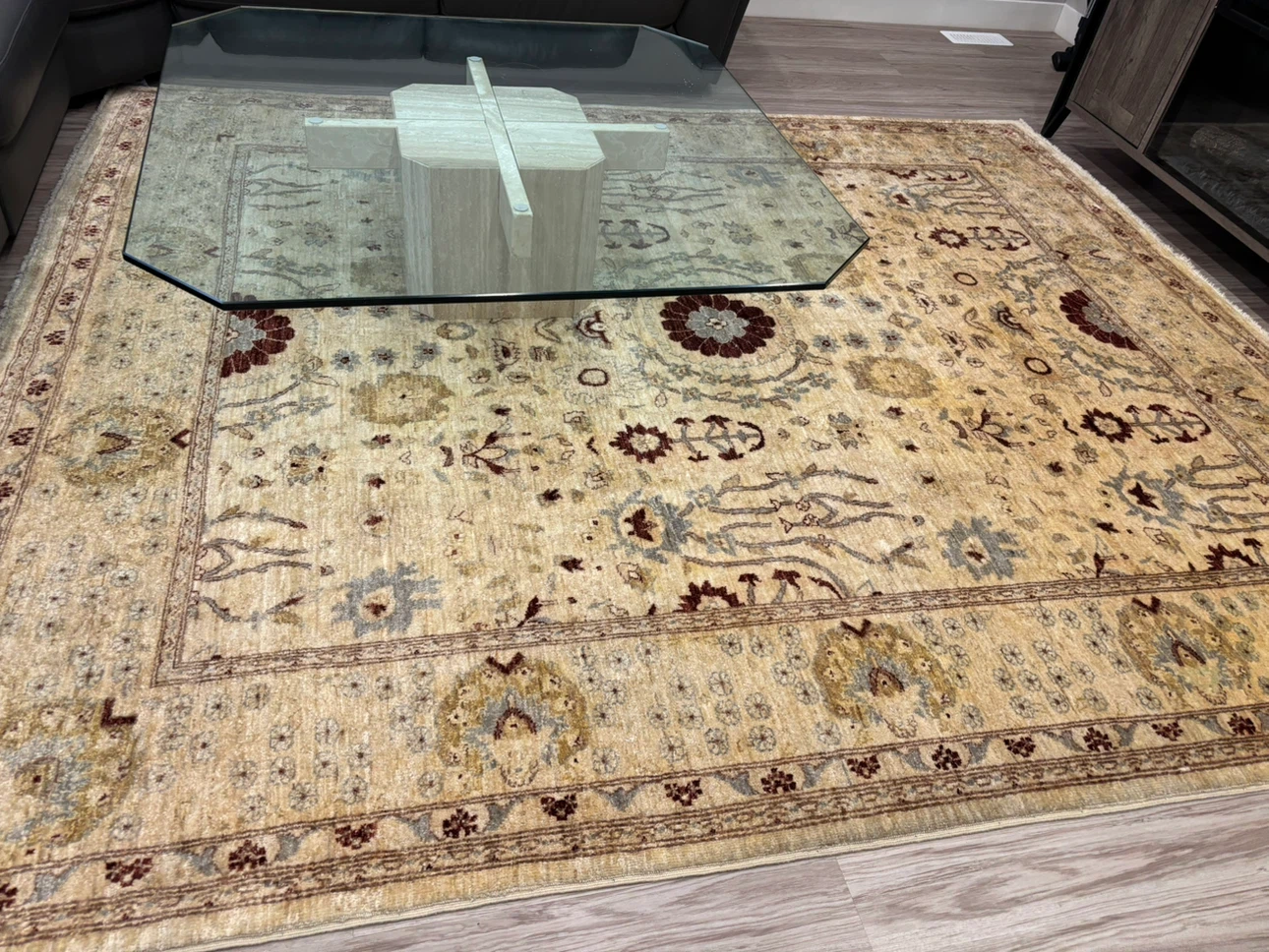 Traditional Persian-style area rug - photo 4
