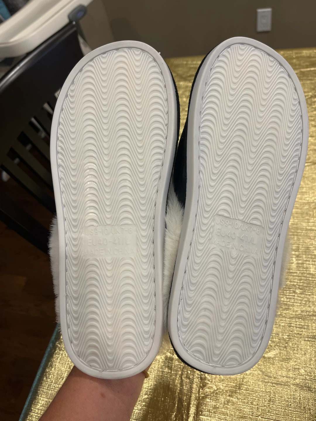 Black and white faux fur slippers - photo 3