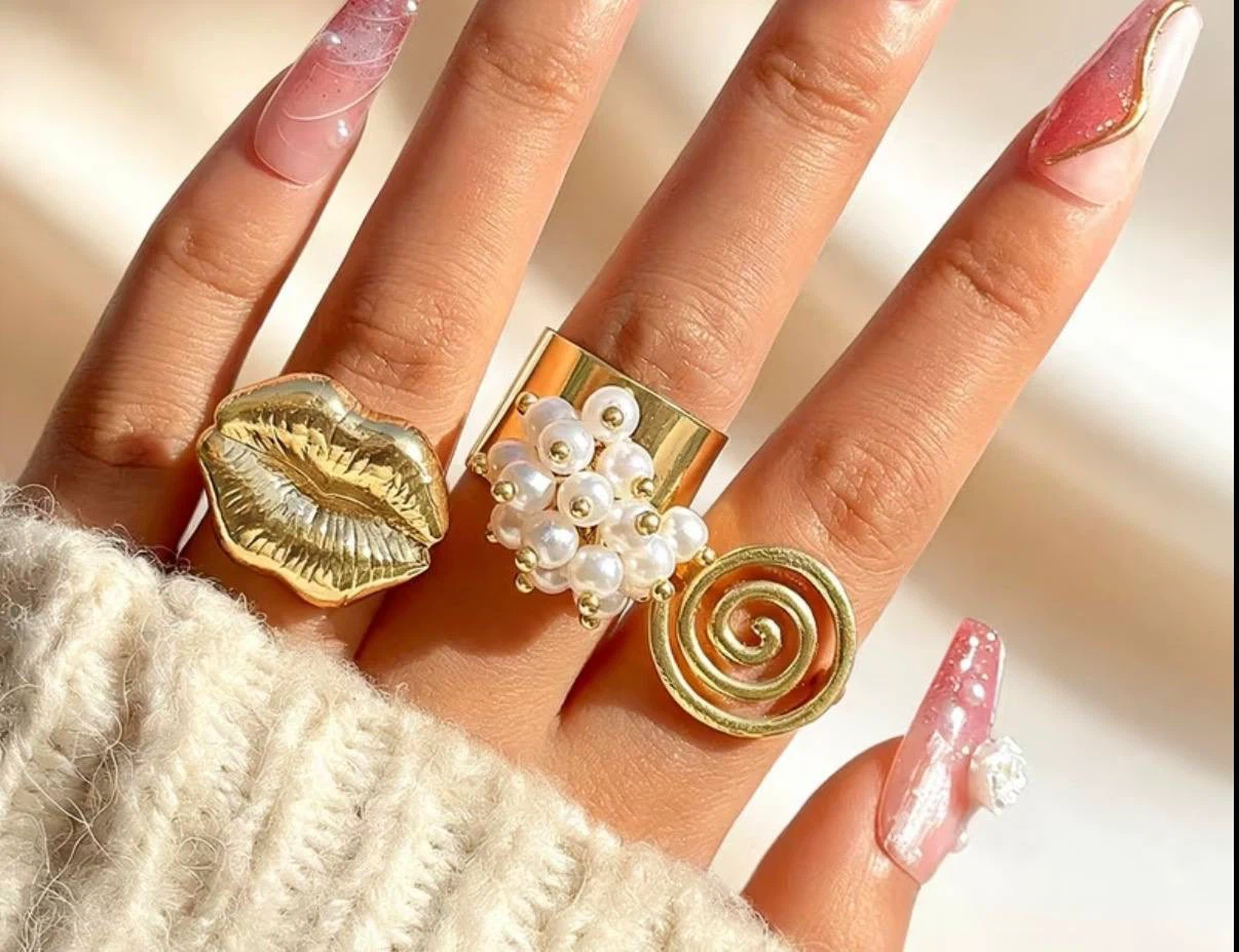 Ring Set, 3 Rings: Lips, Pearl Cluster and Spiral