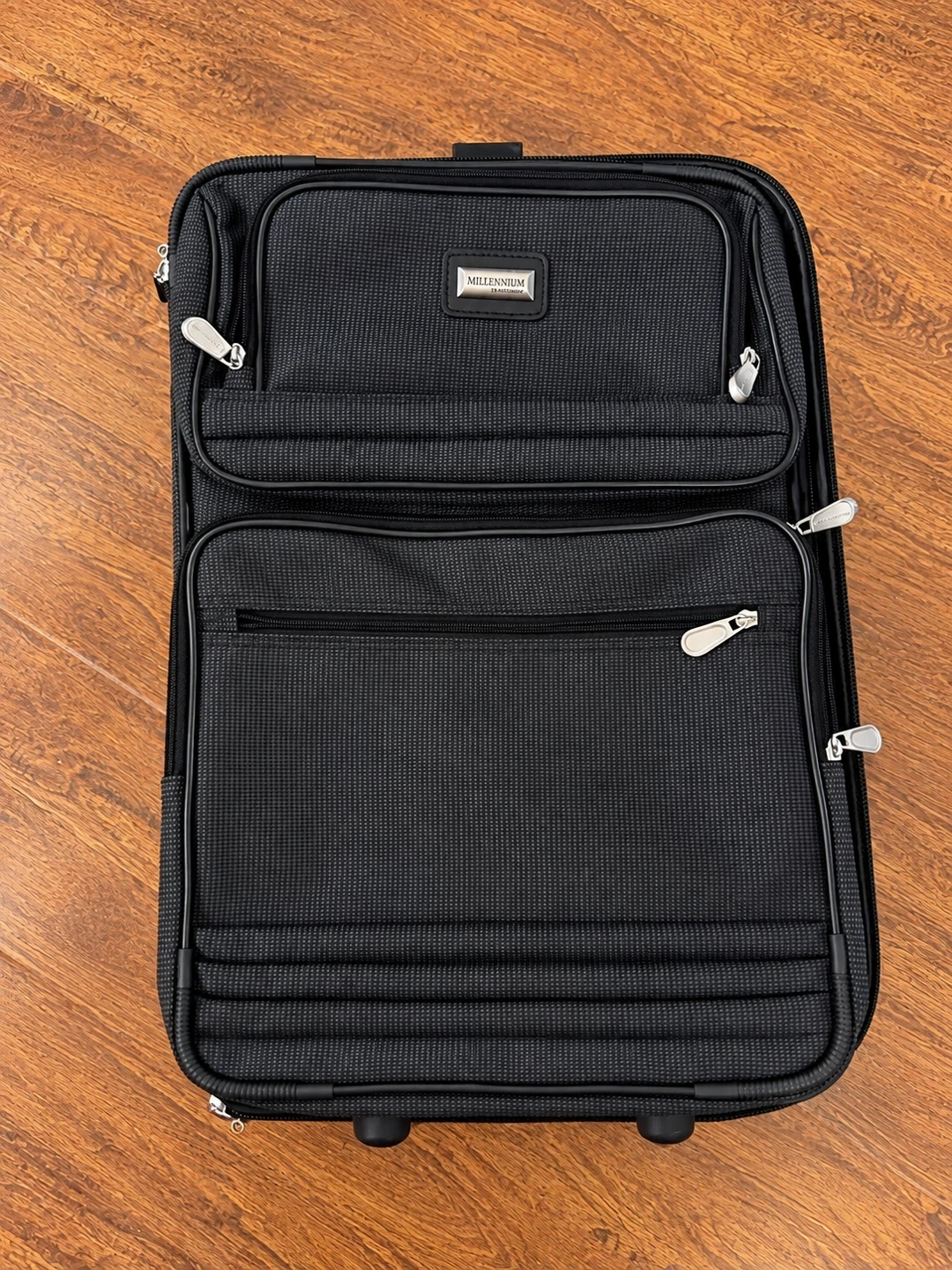 Millennium Traveller black carry-on suitcase 35$