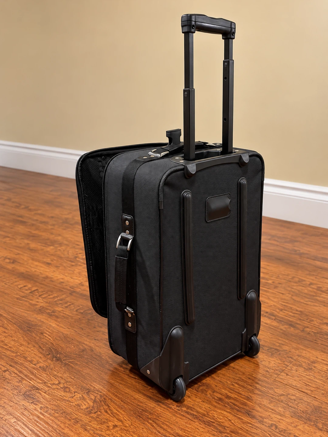 Millennium Traveller black carry-on suitcase 35$ - photo 2