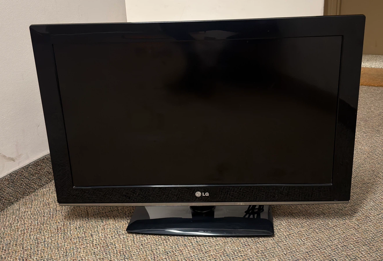 LG 32” HDTV – Works Like New – HDMI / USB - photo 2
