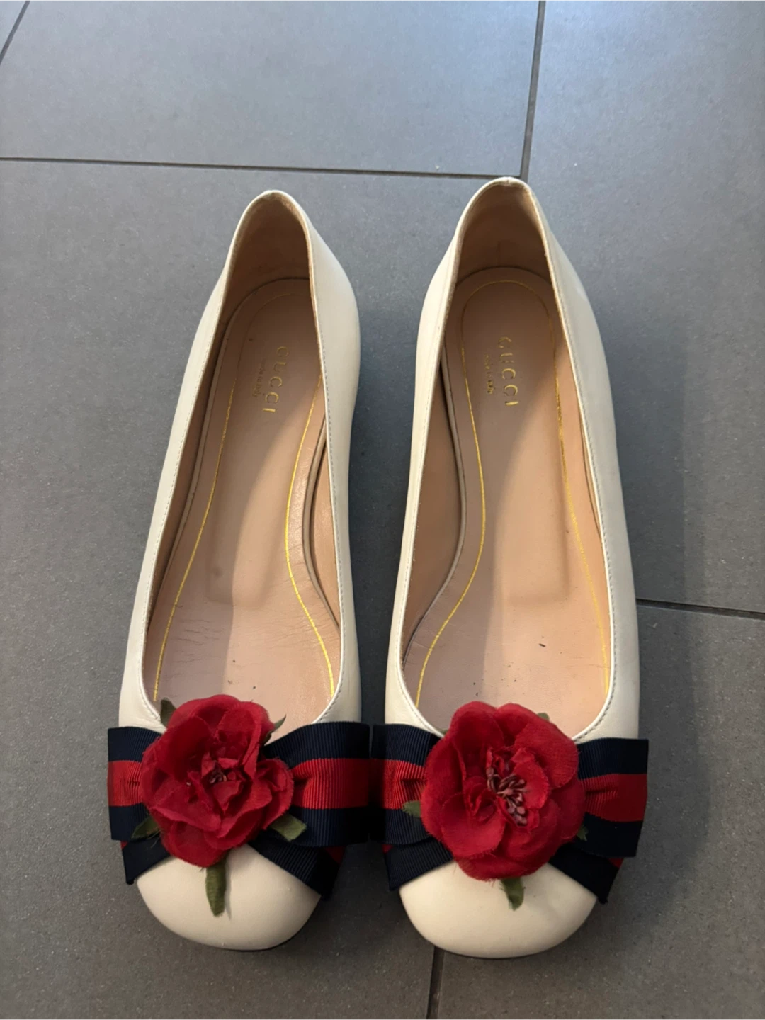 Gucci White Leather Flats with Bow Size 38 - photo 2