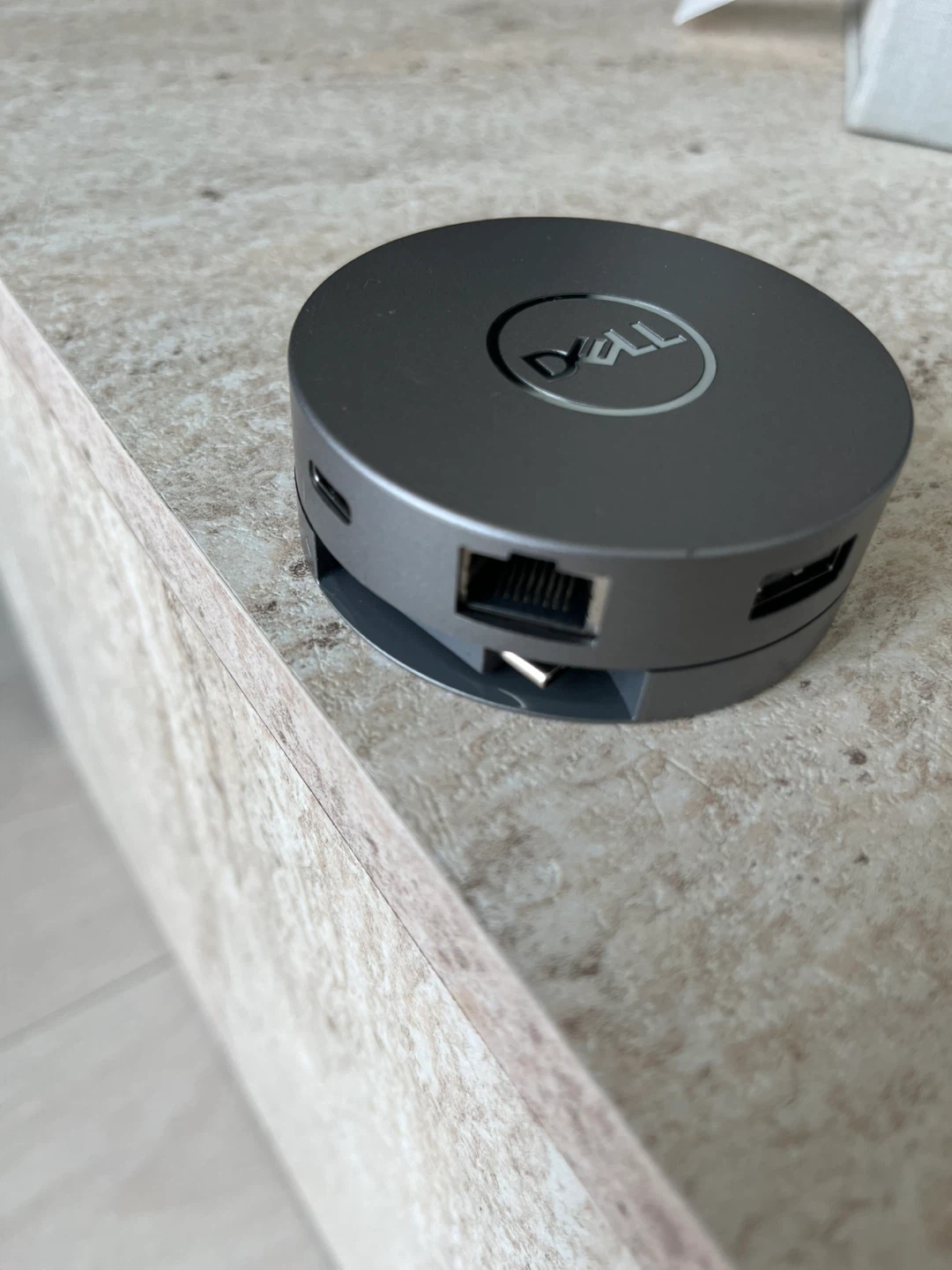 Dell USB-C Mobile Adapter DA300 - photo 2