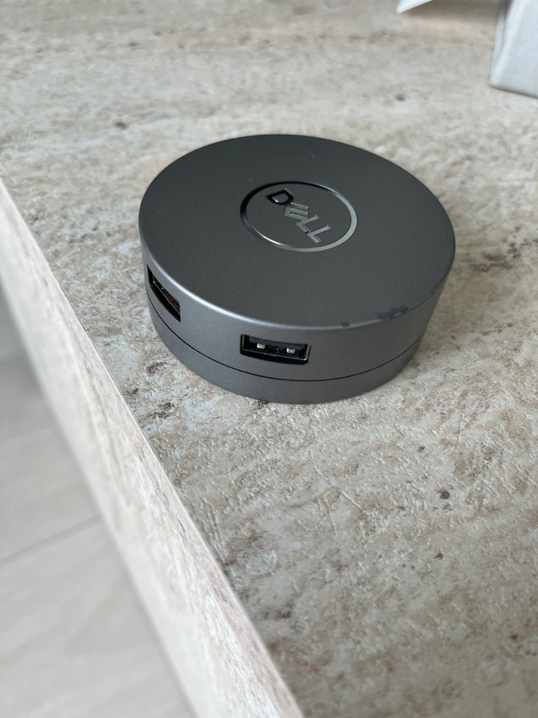 Dell USB-C Mobile Adapter DA300 - photo 4
