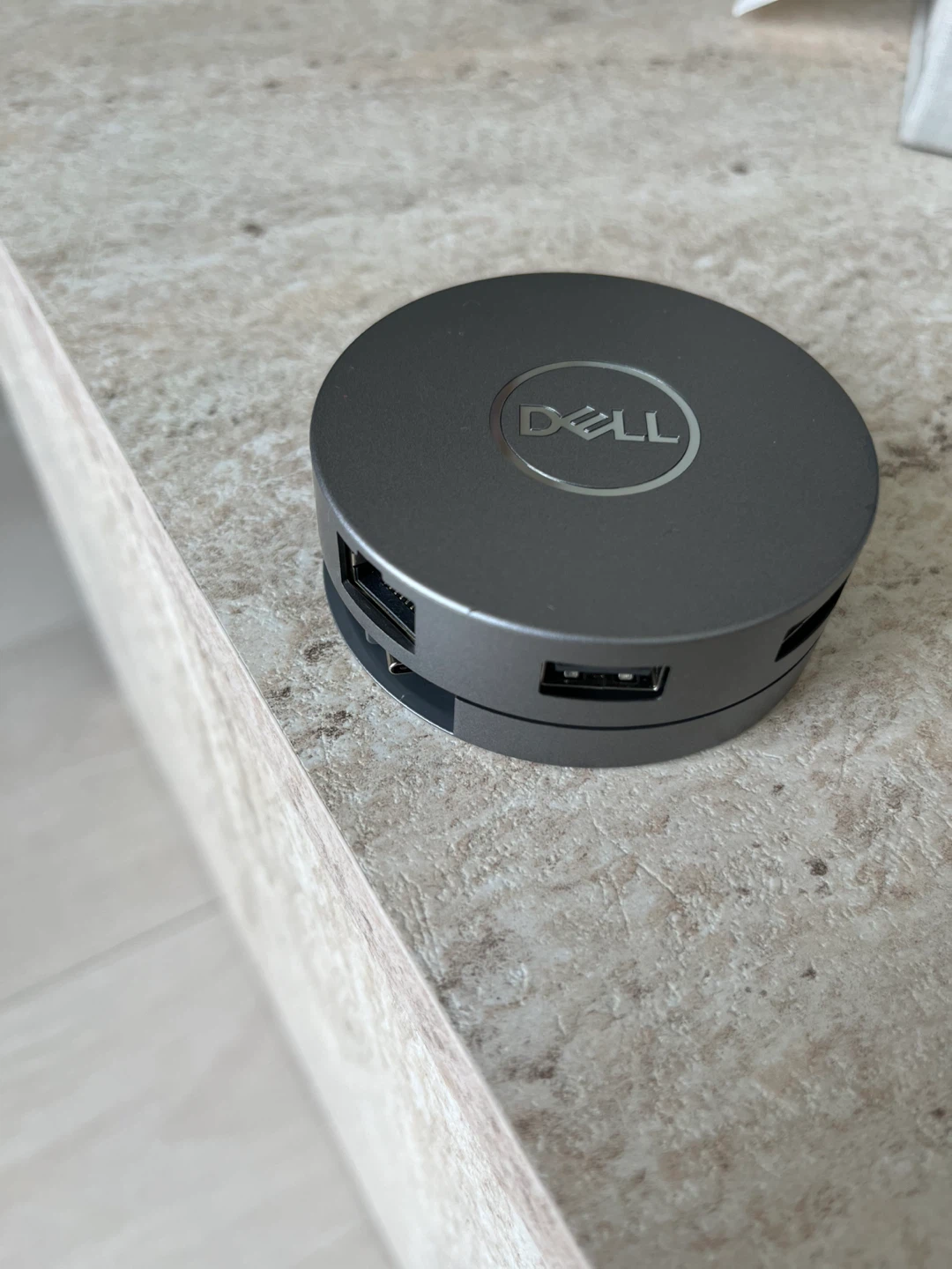 Dell USB-C Mobile Adapter DA300 - photo 5