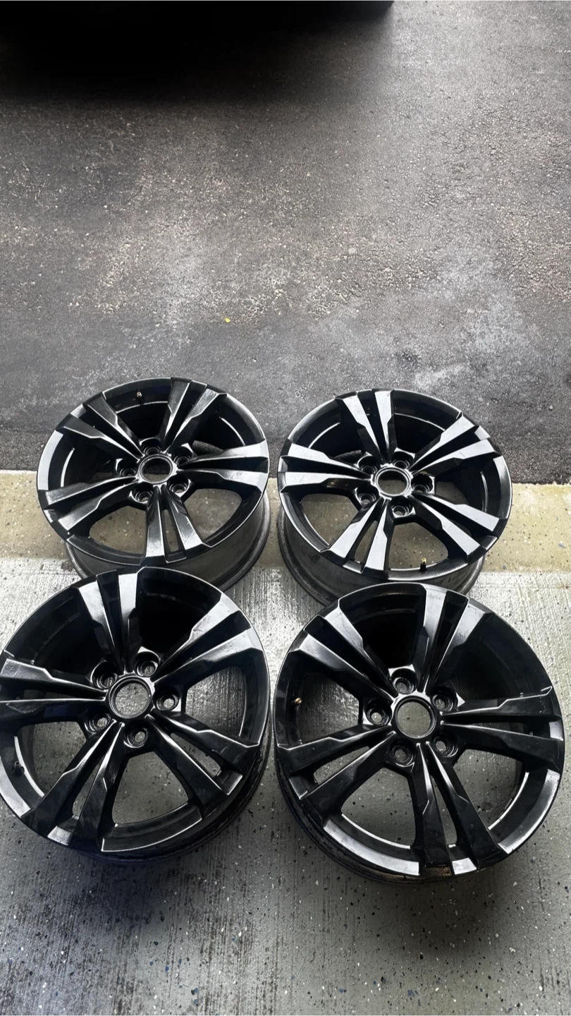 17-inch OEM aluminum wheel rim for the Chevrolet Equinox - photo 2