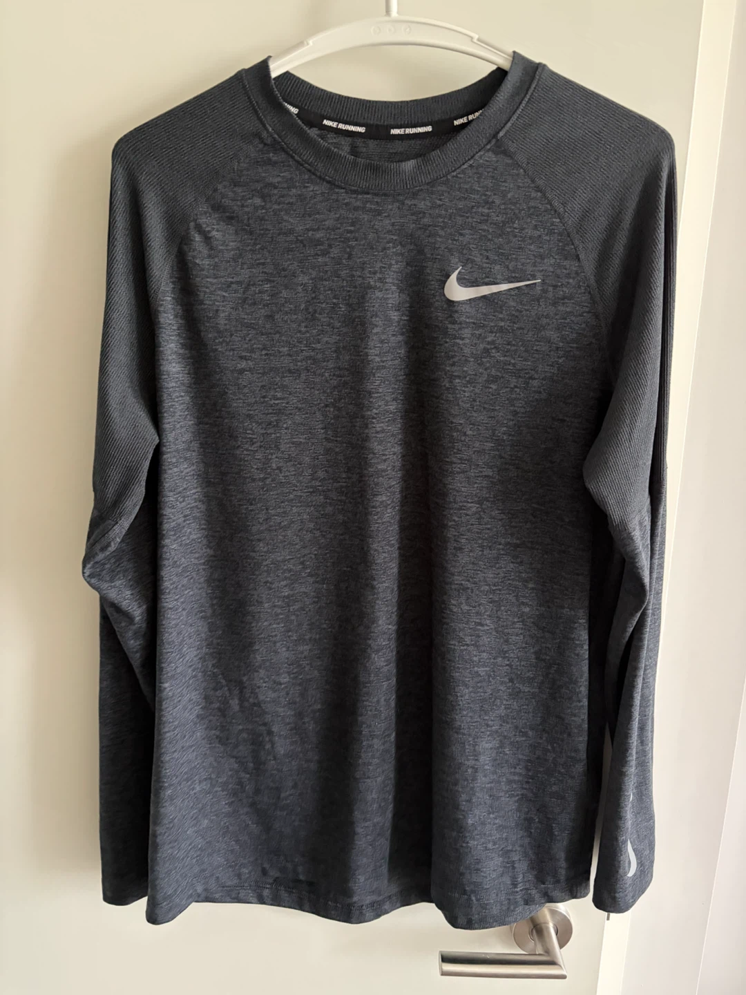 Nike Running Dri-FIT Long Sleeve Graphic Shirt Grey Mens Size L