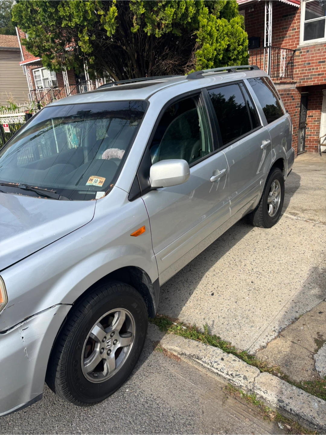 Silver Honda Pilot SUV