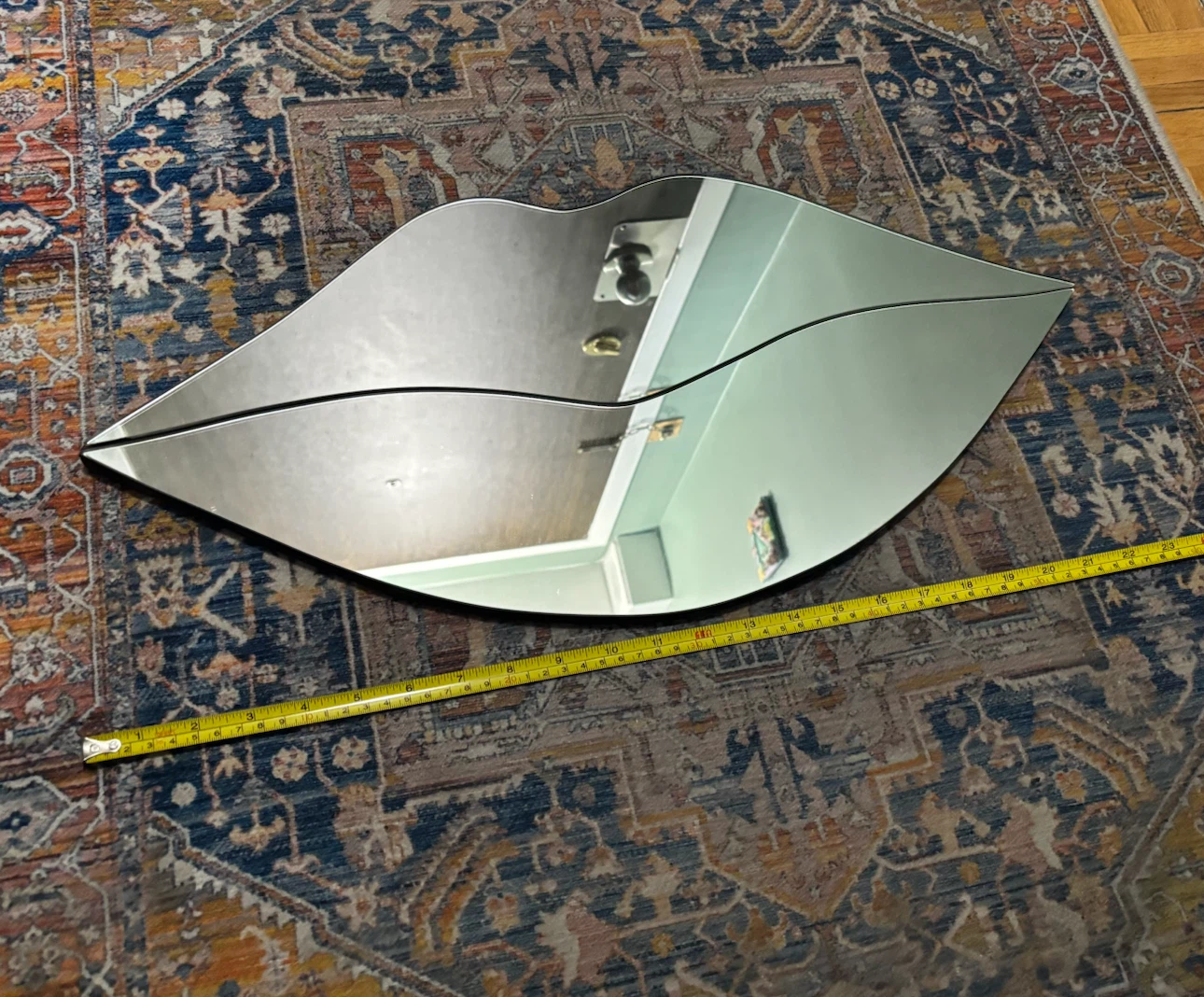 Lip shaped wall mirror