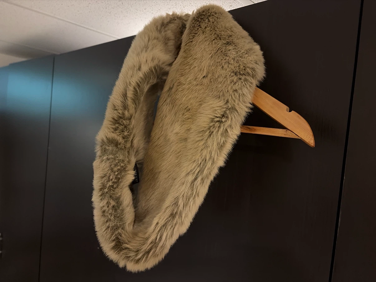 Faux Fur Infinity Scarf - photo 2