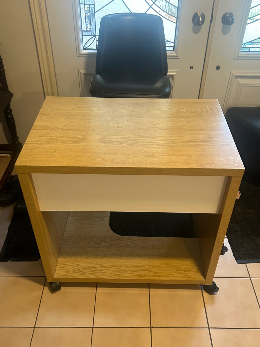 Mobile Computer Desk with Pull-out Tray