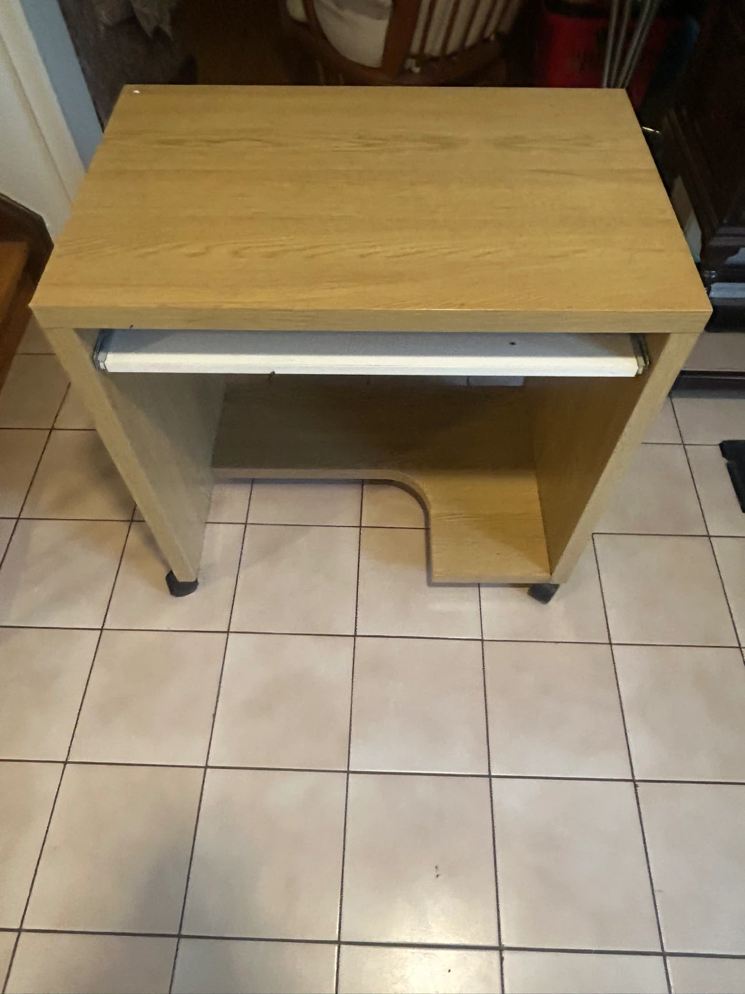 Mobile Computer Desk with Pull-out Tray - photo 3