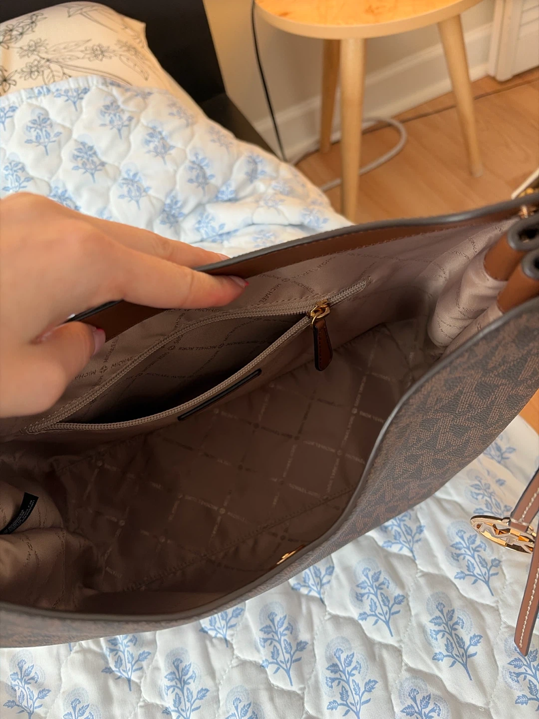 Michael Kors Logo Print Hobo Bag - photo 3