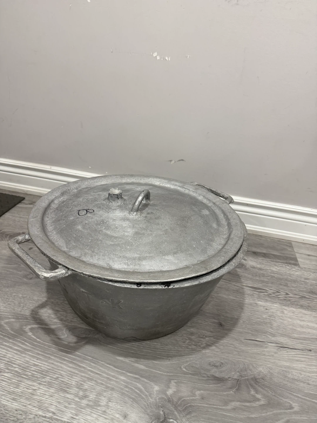 Large Cast Aluminium Cooking Pot - photo 2