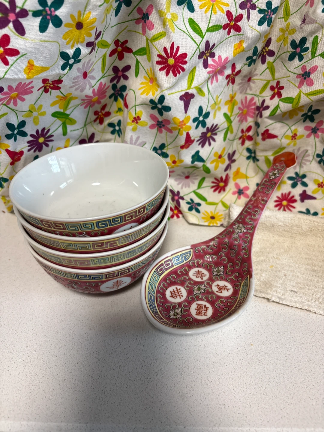 Chinese Porcelain Bowls and Spoon Set