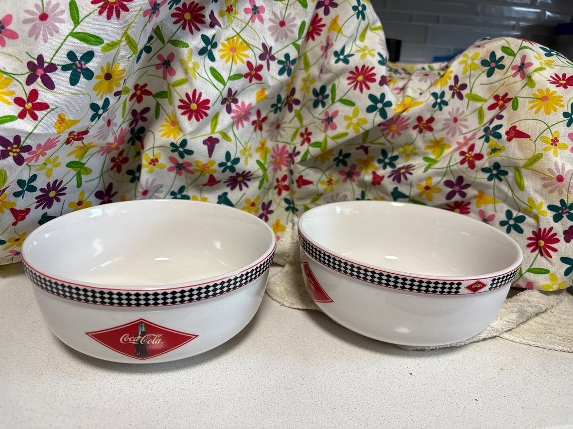 Set of 2 Coca-Cola Gibson Cereal Bowls - photo 2
