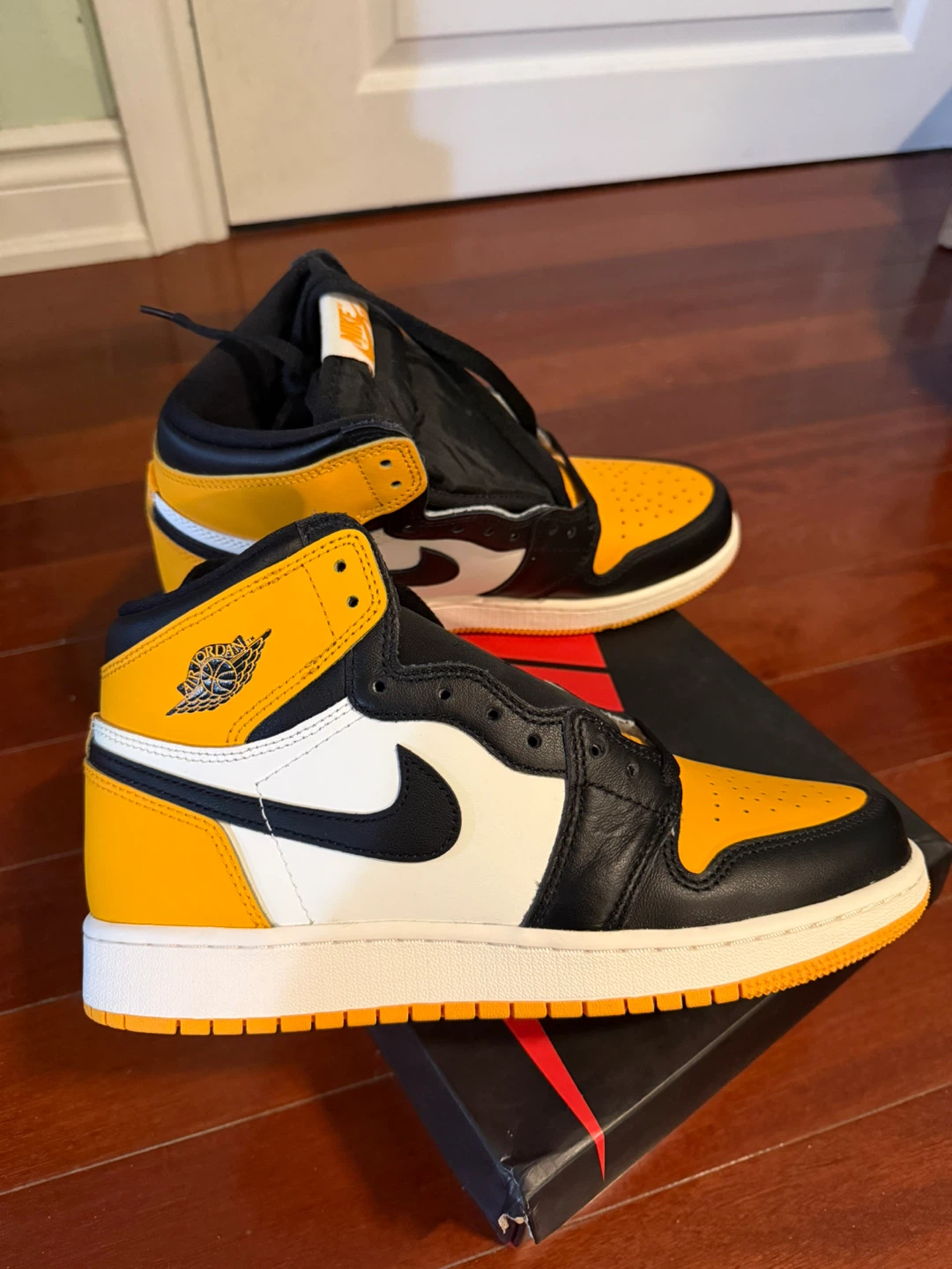Nike Air Jordan 1 High Taxi OG GS 7Y - photo 2